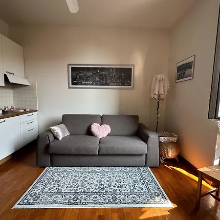 Sunday's Flat/monolocale Zona Bocconi Apartment